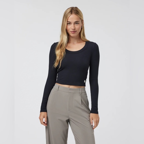 Vuori Long Sleeve Pose Scoop Tee - Picture 2 of 7